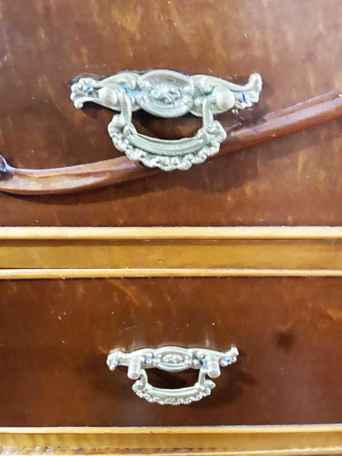 Cômoda Antiga com Quadro Gavetas - Imagem 3
