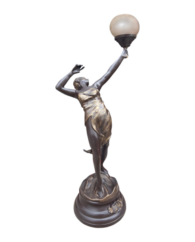 Luminária/Escultura Dançarina em Petit Bronze